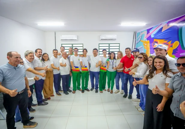 Governador entrega reforma de escola de Tempo Integral e inaugura orla em Lagoa de São Francisco