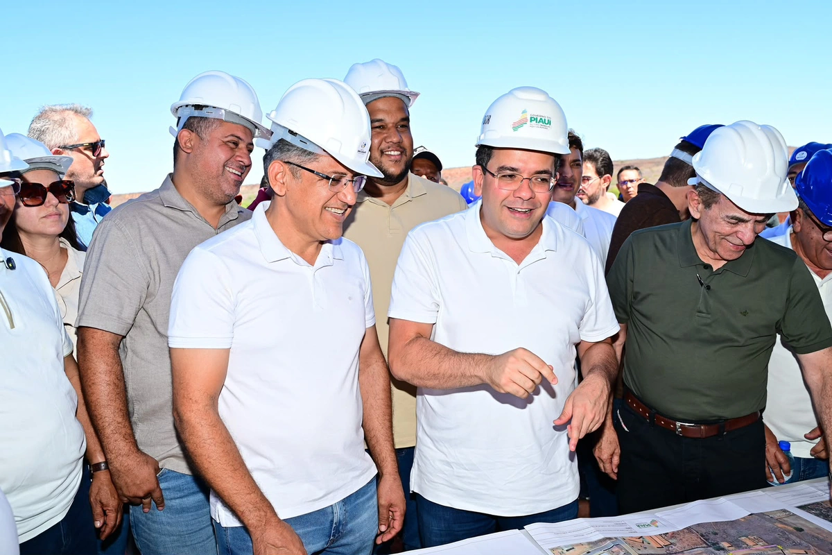 Governador Rafael Fonteles acompanha obras