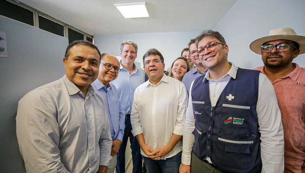 Governador Rafael Fonteles e comitiva