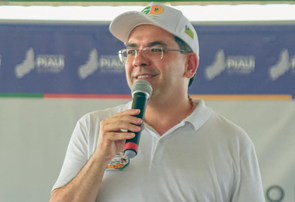 Governador Rafael Fonteles entrega asfalto e acompanha andamento de obras em Picos nesta sexta
