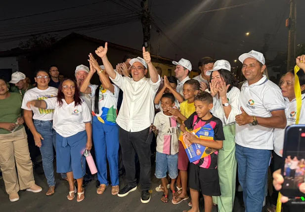 Governador Rafael Fonteles entregou asfaltamento de ruas na zona sudeste