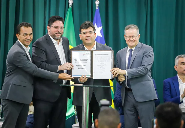 Governador Rafael Fonteles nomeia servidores públicos