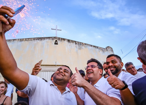 Governador Rafael Fonteles participa de inauguração de praça em Redenção do Gurguéia