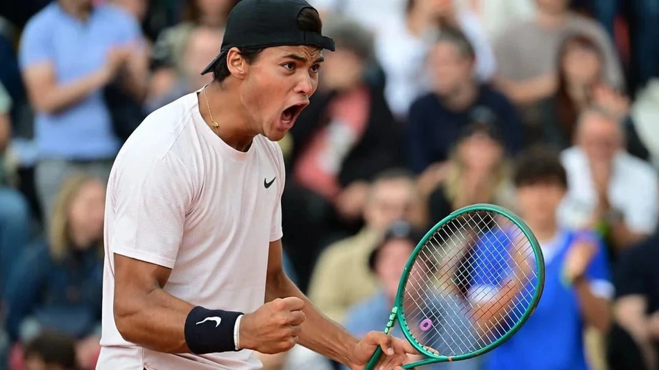 Guto Miguel faz história e conquista título juvenil inédito para o Brasil em Roland Garros.