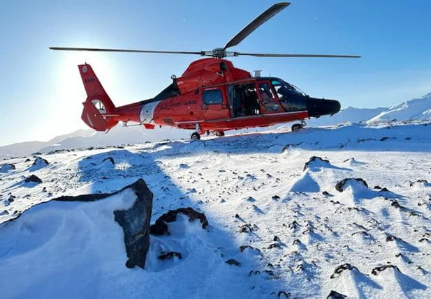 Helicóptero da Guarda Costeira dos EUA cai no Alasca
