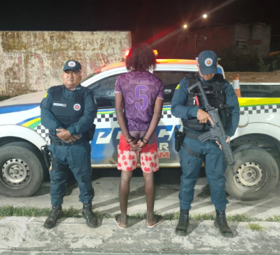 Homem com mandado de prisão em aberto é preso após abordagem em Amarante