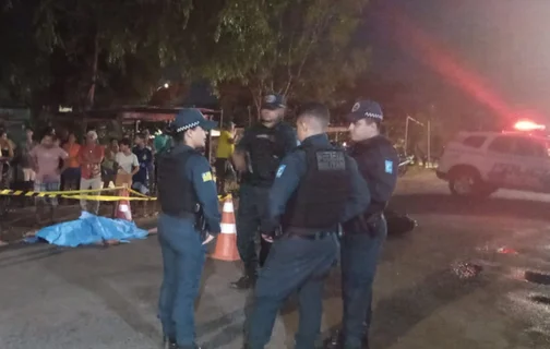Homem morre após colidir moto em carro na Vila Santa Bárbara