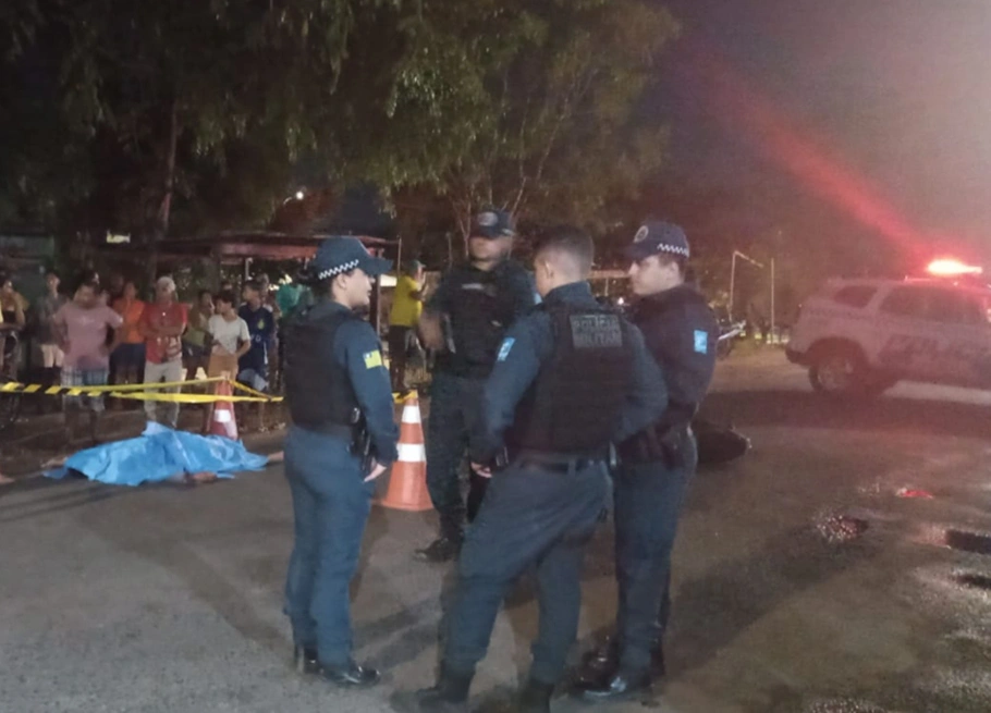 Homem morre após colidir moto em carro na Vila Santa Bárbara