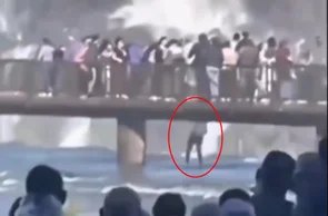 Homem se arriscando nas Cataratas do Iguaçu