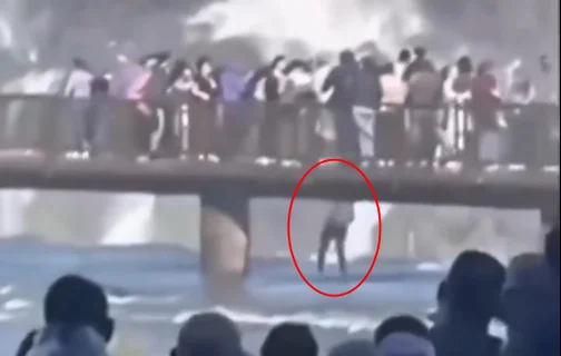 Homem se arriscando nas Cataratas do Iguaçu