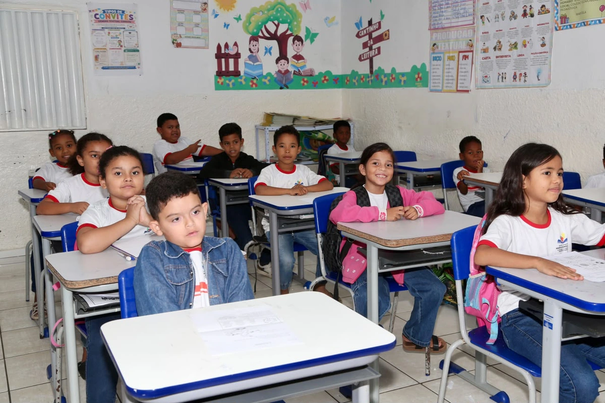 Hugo Napoleão se destaca no Piauí com avanços históricos na educação