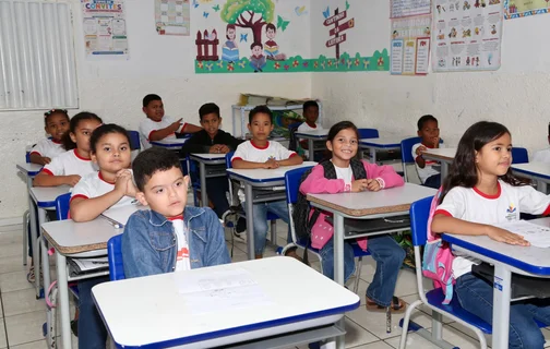 Hugo Napoleão se destaca no Piauí com avanços históricos na educação