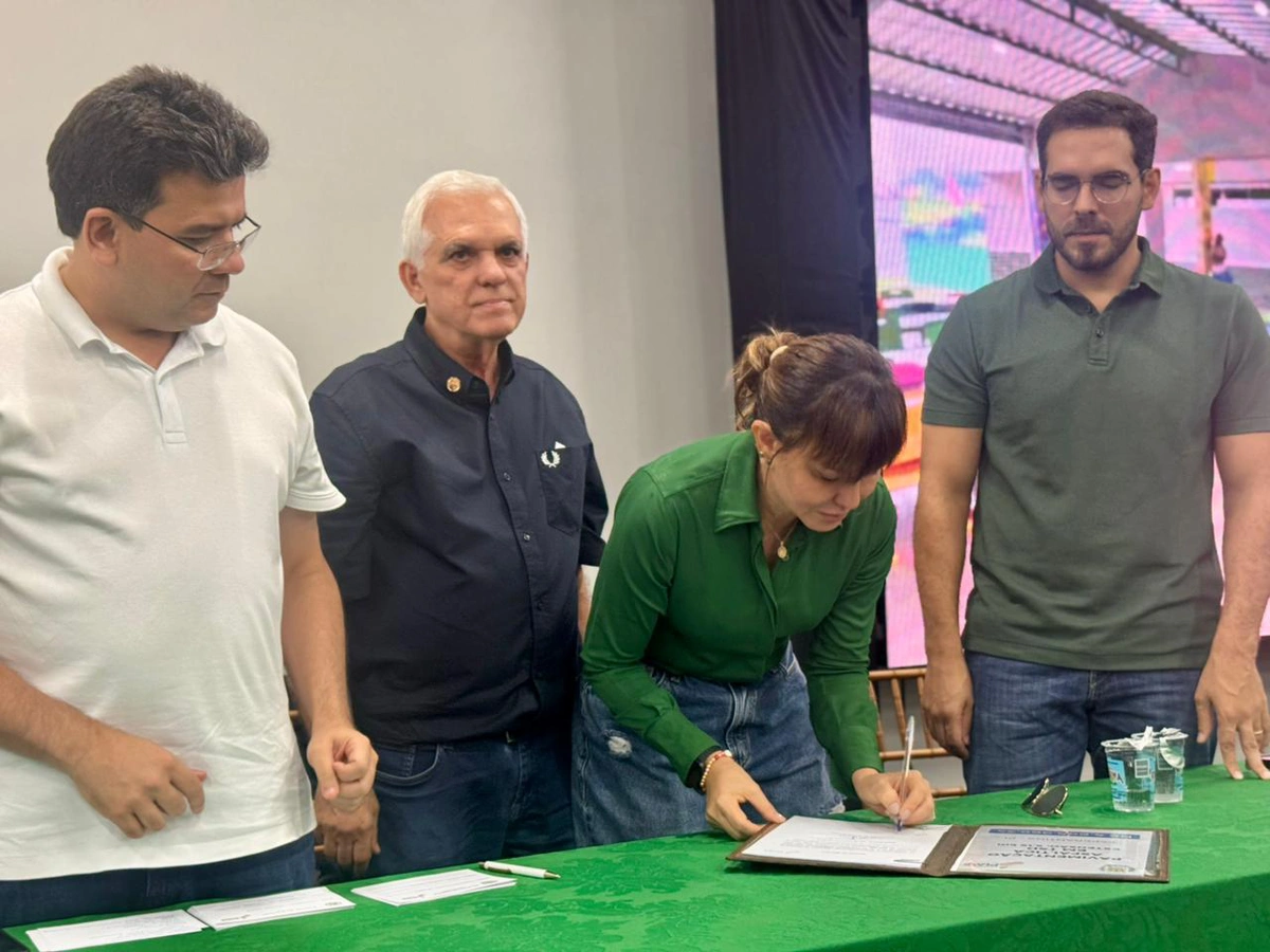 Ivanária Sampaio assina importantes ordens de serviço para obras estruturantes em Esperantina