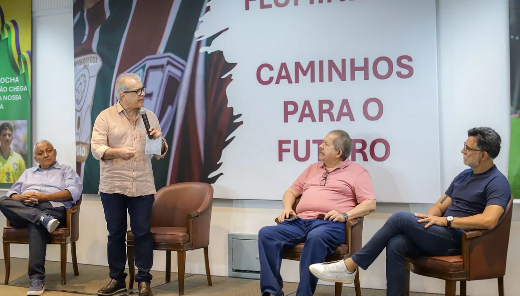 João Vicente Claudino durante apresentação