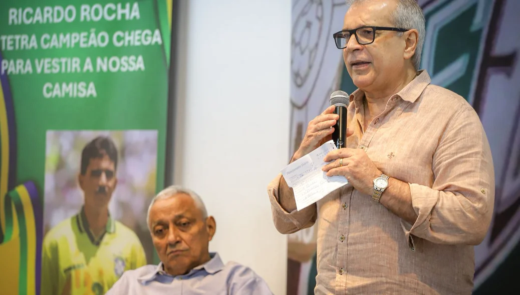 João Vicente Claudino durante sua fala