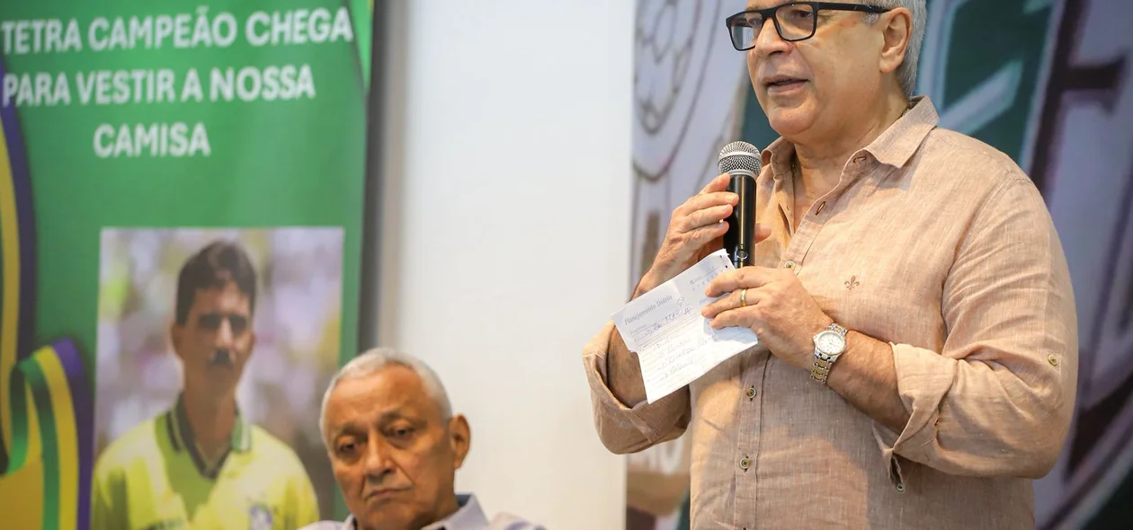 João Vicente Claudino durante sua fala