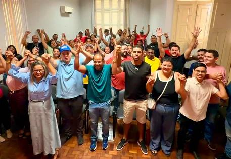 Leôndidas Júnior oficializa apoio a Enzo Samuel para deputado estadual