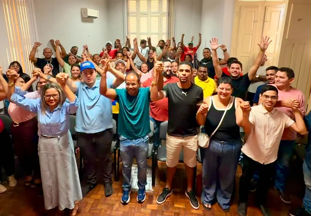 Leôndidas Júnior oficializa apoio a Enzo Samuel para deputado estadual