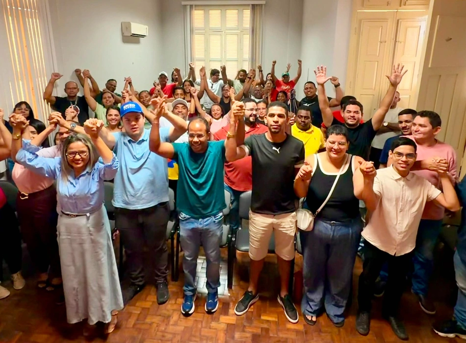 Leôndidas Júnior oficializa apoio a Enzo Samuel para deputado estadual