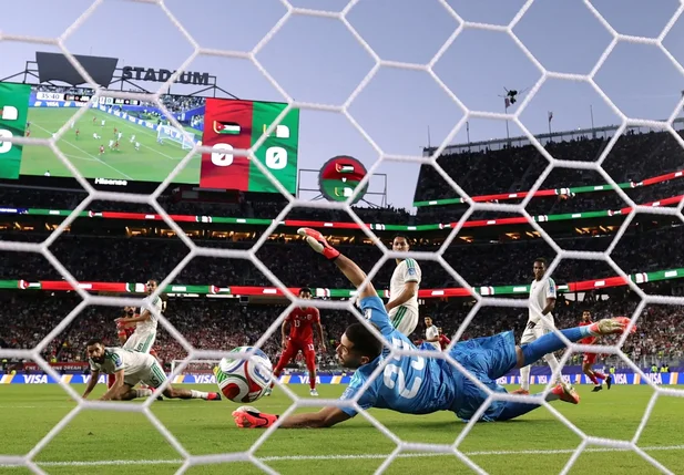 Luca Zidane durante lance de finalização da Jordânia contra a Argélia.