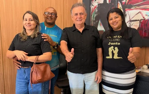 Luciene Sampaio, Edione Cleide e Leomar Cézar, da Paróquia Imaculada Conceição de Maria, do bairro Dirceu Arcoverde, também se reuniram com o deputado
