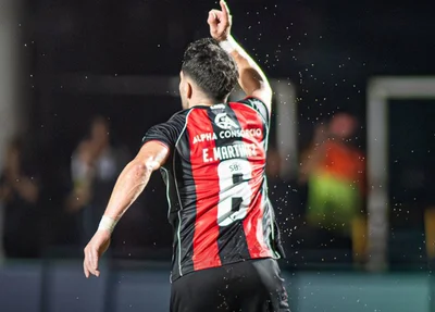Martínez comemora gol pelo Vitória na final da Copa do Nordeste