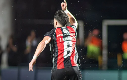 Martínez comemora gol pelo Vitória na final da Copa do Nordeste
