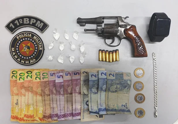 Material apreendido pela PM com suspeito em Parnarama