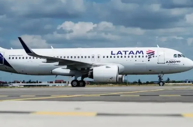 Mulher cai de escada e morre durante desembarque da Latam em Congonhas