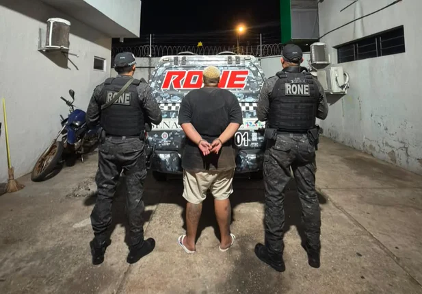 Mulher é presa com arma, drogas e balança durante ação do BPRONE em Teresina