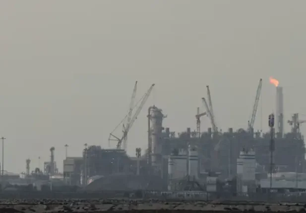 nstalações de produção de gás natural liquefeito (GNL) da QatarEnergy, na Cidade Industrial de Ras Laffan, Qatar.