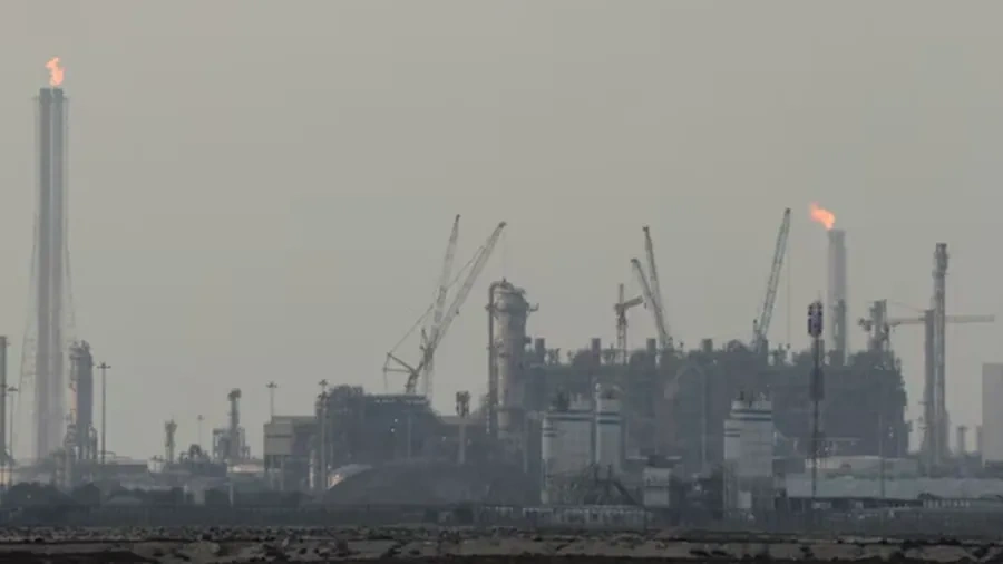 nstalações de produção de gás natural liquefeito (GNL) da QatarEnergy, na Cidade Industrial de Ras Laffan, Qatar.