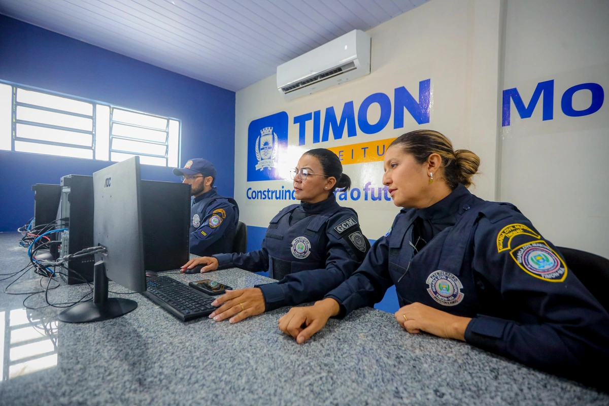 O monitoramento é realizado por equipes de segurança pública