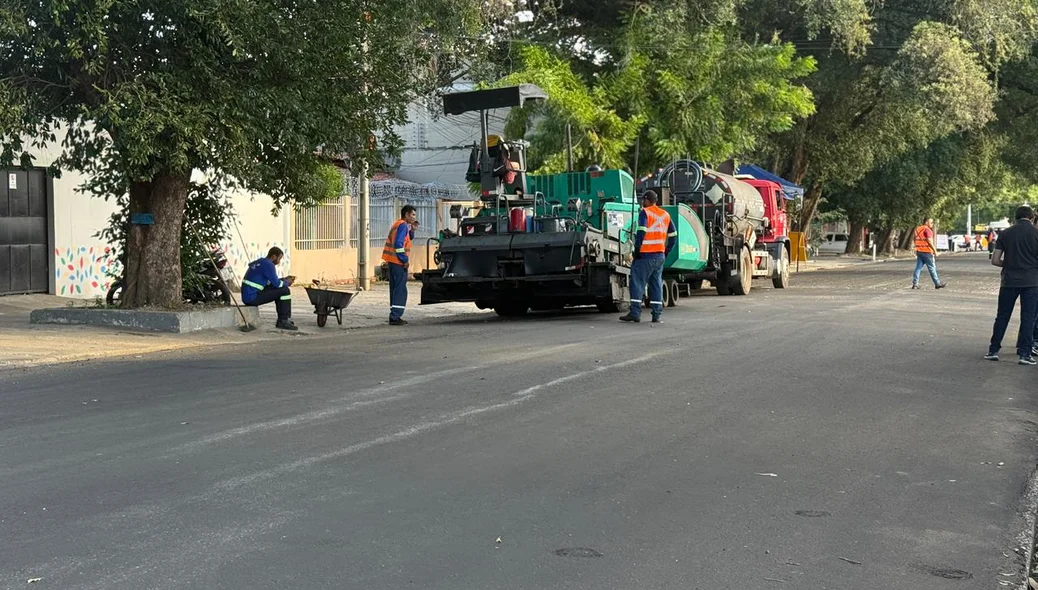 Obras de asfaltamento em Teresina