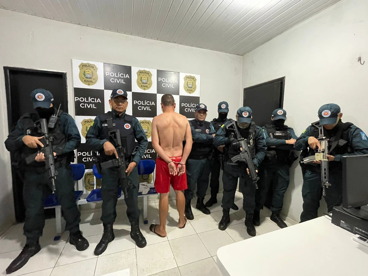 PM prende suspeito com arma, drogas e dinheiro