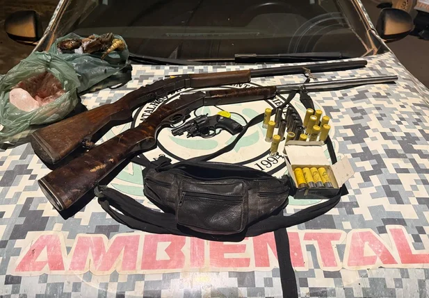 Polícia apreendeu animais silvestres abatidos e armas usadas em caça ilegal