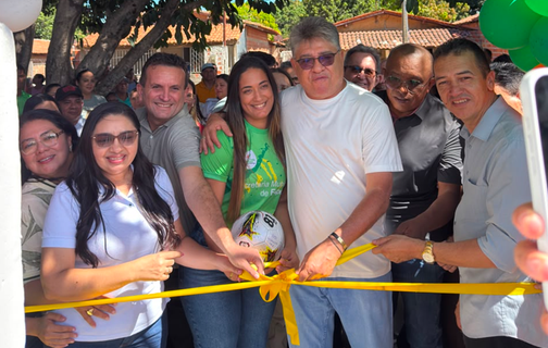 Prefeita de São Gonçalo do Piauí inaugura quadra poliesportiva na comunidade Baixinha