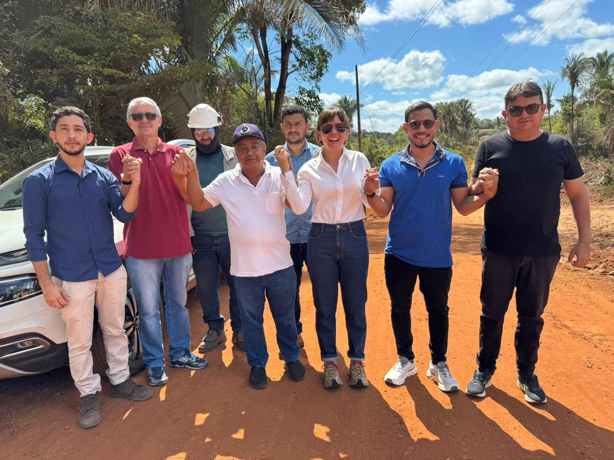Prefeita Ivanária Sampaio acompanha início das obras de asfaltamento da estrada de acesso ao Cemitério do Ciganinho Milagroso em Esperantina