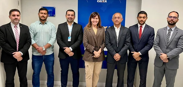 Prefeita Ivanária Sampaio cumpre agenda na Caixa Econômica em Teresina