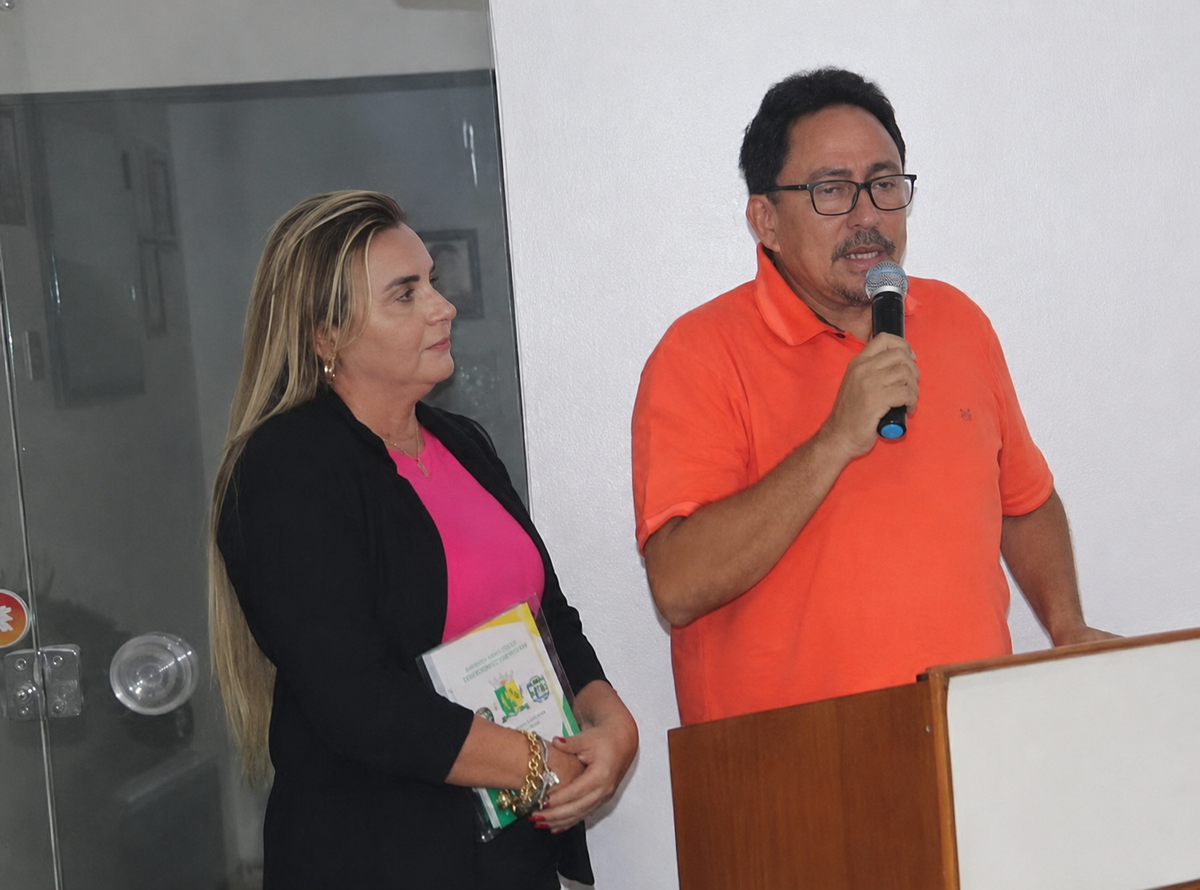 Prefeita Kelly Alencar e o ex-prefeito Walter Alencar