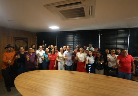 Prefeito Dr. Gilberto Júnior assina contratos da Agricultura Familiar para alimentação escolar