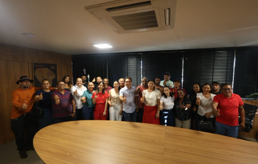 Prefeito Dr. Gilberto Júnior assina contratos da Agricultura Familiar para alimentação escolar