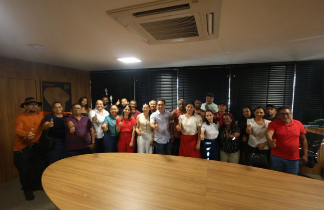 Prefeito Dr. Gilberto Júnior assina contratos da Agricultura Familiar para alimentação escolar