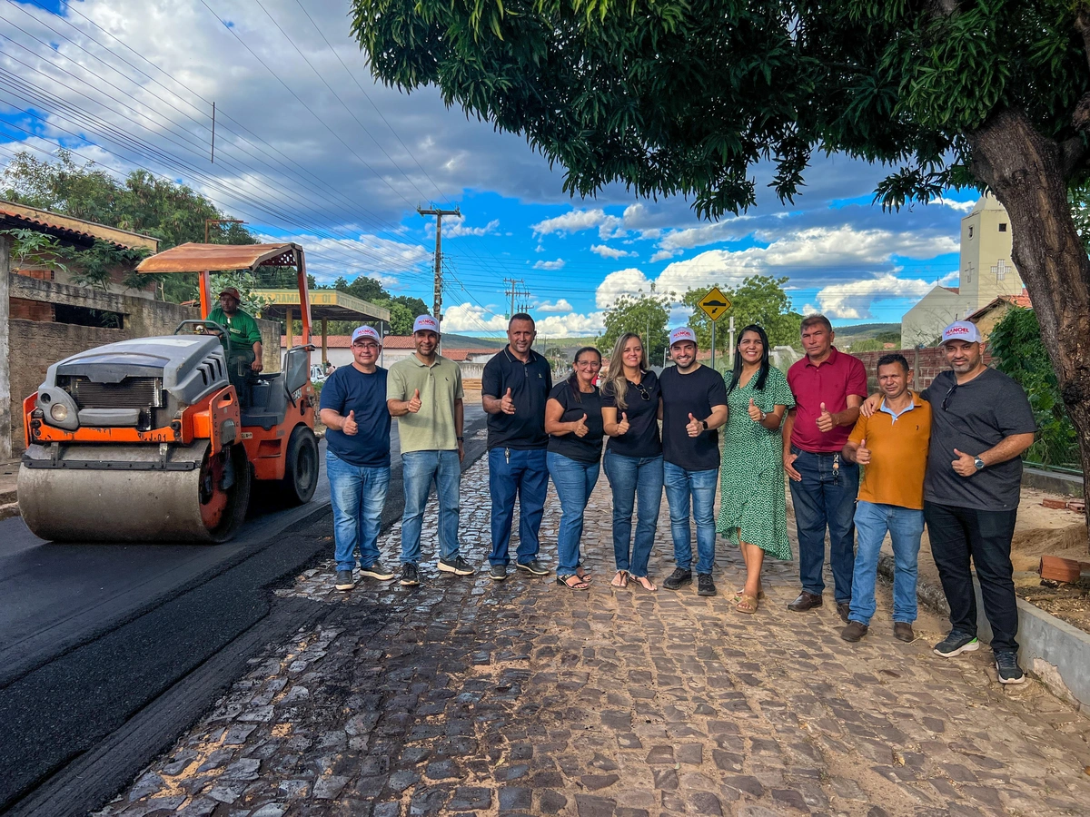 Prefeitura de Aroazes inicia nova etapa de pavimentação asfáltica