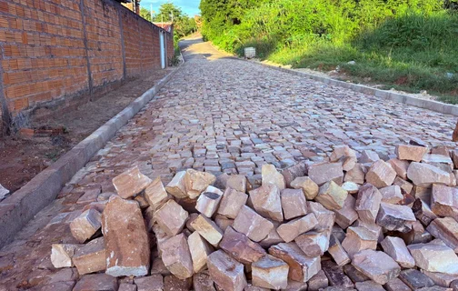 Prefeitura de Esperantina avança com obras de calçamento no Bairro Mão Santa e Morro da Chapadinha