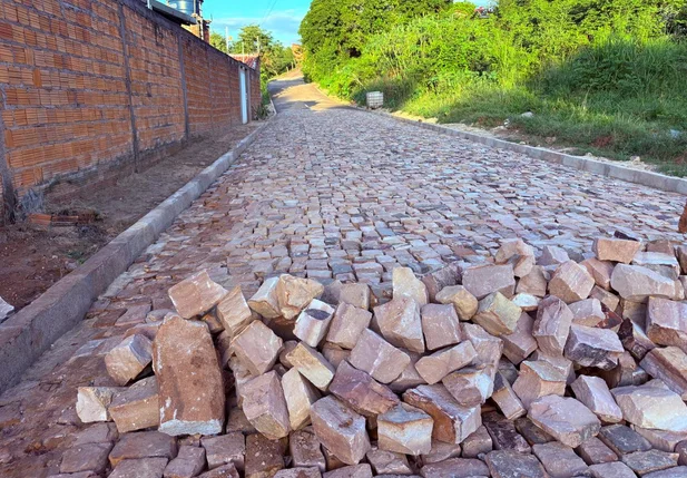 Prefeitura de Esperantina avança com obras de calçamento no Bairro Mão Santa e Morro da Chapadinha