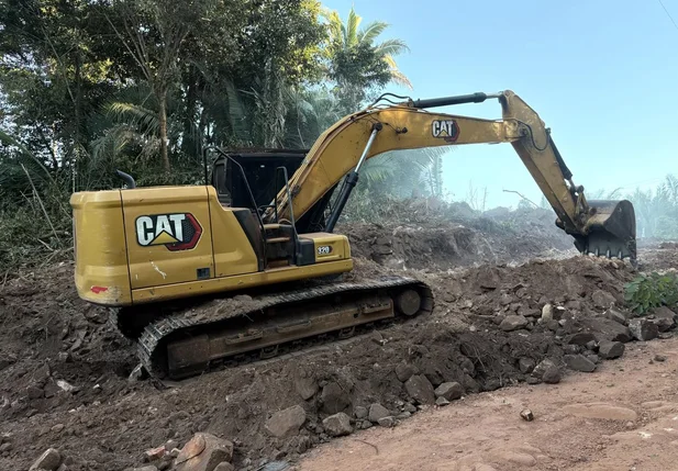 Prefeitura de Esperantina, em parceria com o Governo do Estado, inicia obras de asfaltamento no acesso ao Cemitério Ciganinho