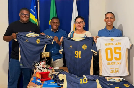 Prefeitura de Miguel Leão entrega novos uniformes e fortalece apoio à equipe municipal de vôlei