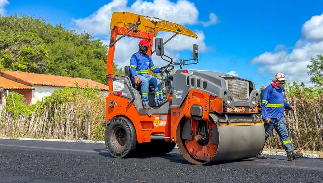 Prefeitura de Parnaíba avança com pavimentação asfáltica da Rua Dom Pedro I