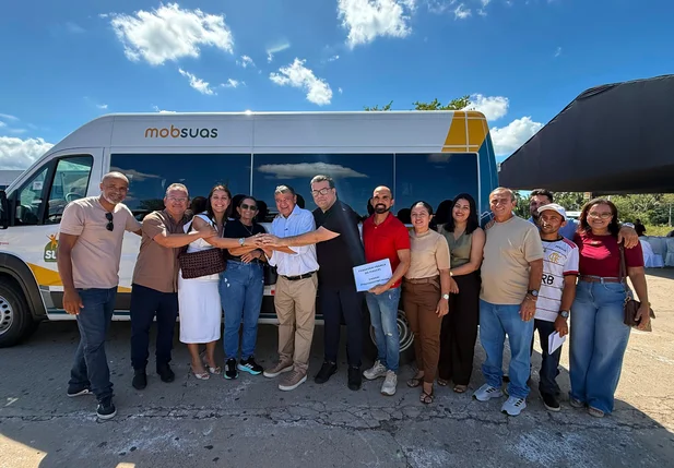 Prefeitura de Passagem Franca do Piauí recebe Van do MOBSUAS